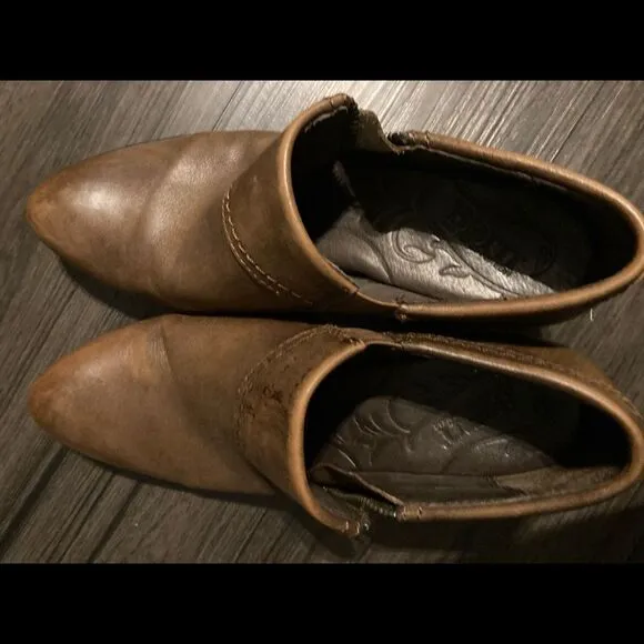 Born leather boots sz 8