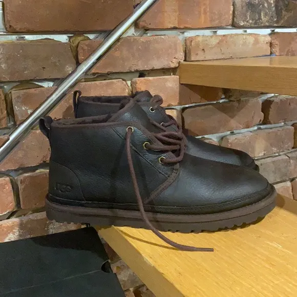 Brand New with box Neumel winter leather boots UGG