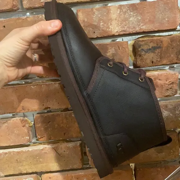 Brand New with box Neumel winter leather boots UGG