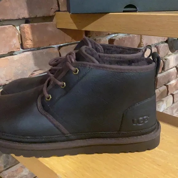 Brand New with box Neumel winter leather boots UGG