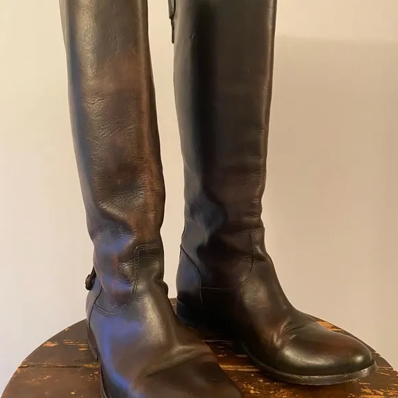 Brown FRYE Equestrian button boot w/zip back   snaps. W 8.5. Excellent Condition