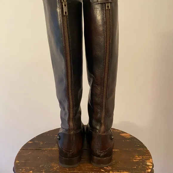 Brown FRYE Equestrian button boot w/zip back   snaps. W 8.5. Excellent Condition