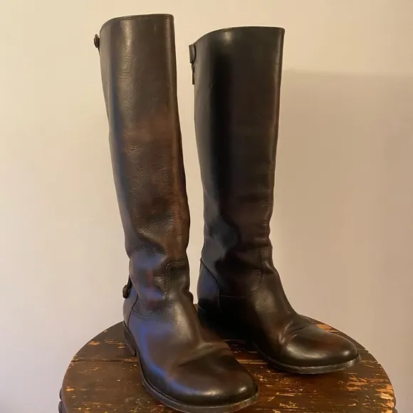 Brown FRYE Equestrian button boot w/zip back   snaps. W 8.5. Excellent Condition