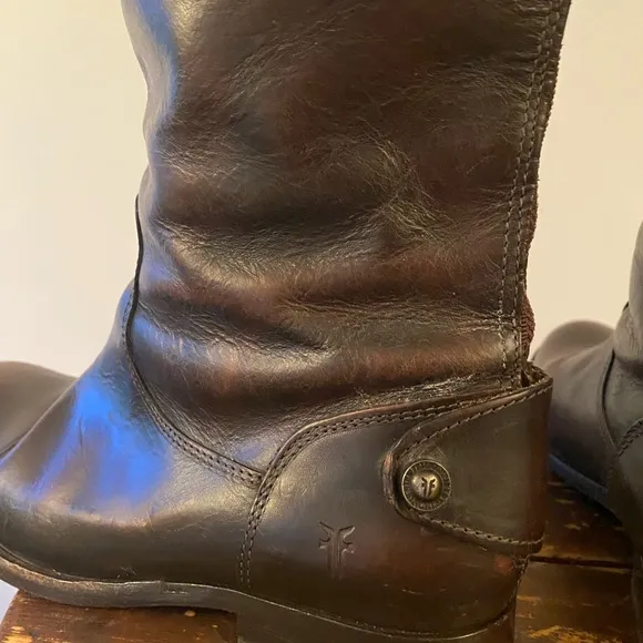 Brown FRYE Equestrian button boot w/zip back   snaps. W 8.5. Excellent Condition