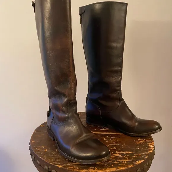 Brown FRYE Equestrian button boot w/zip back   snaps. W 8.5. Excellent Condition
