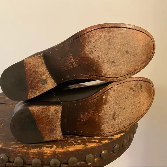 Brown FRYE Equestrian button boot w/zip back   snaps. W 8.5. Excellent Condition