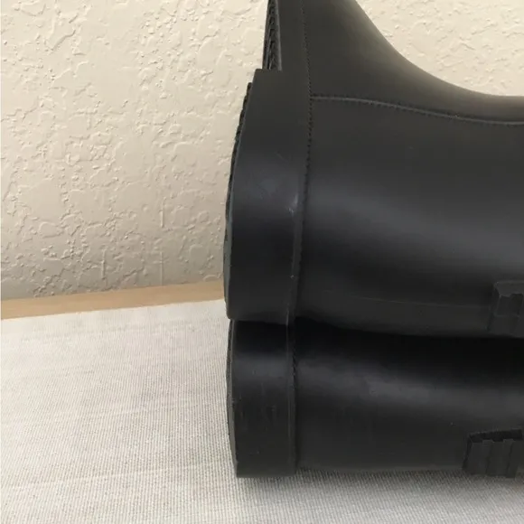 Burberry Belted Equestrian Rain Boots size 36