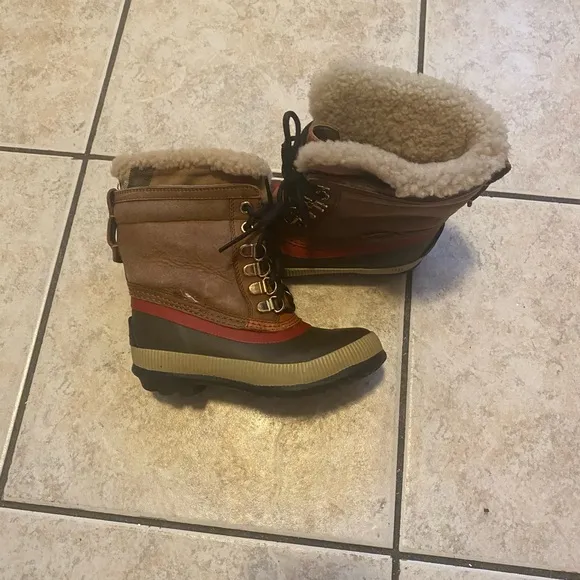Burberry Girl's Furry Winter Boots Size US11 (28EU)