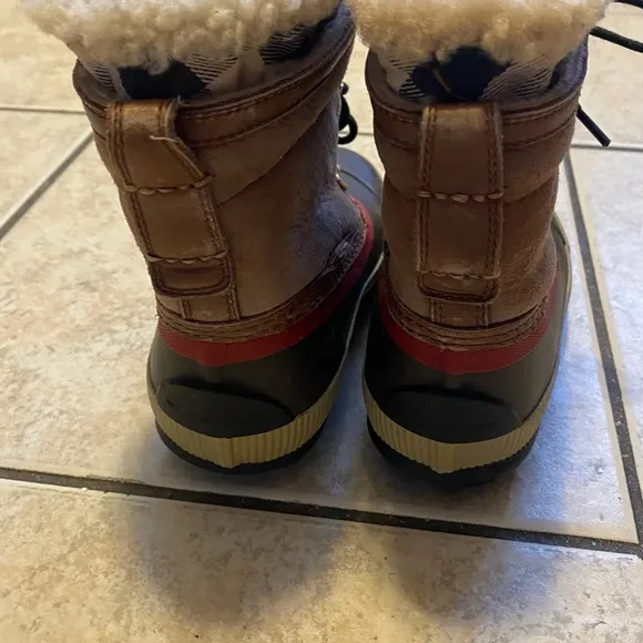 Burberry Girl's Furry Winter Boots Size US11 (28EU)