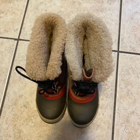 Burberry Girl's Furry Winter Boots Size US11 (28EU)