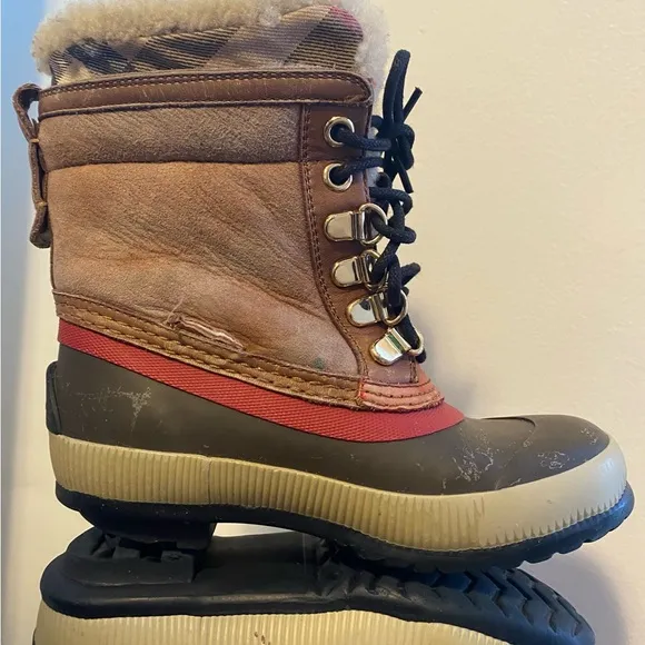 Burberry Girl's Furry Winter Boots Size US11 (28EU)