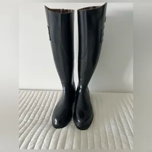 Burberry black burnham equestrian tall rain boots size 8.