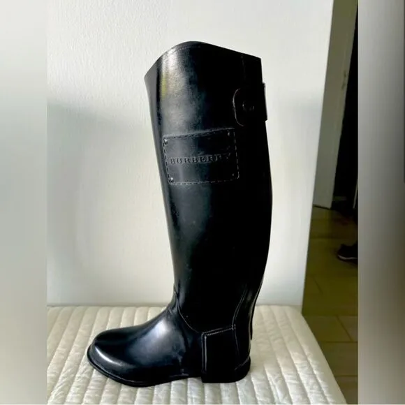 Burberry black burnham equestrian tall rain boots size 8.