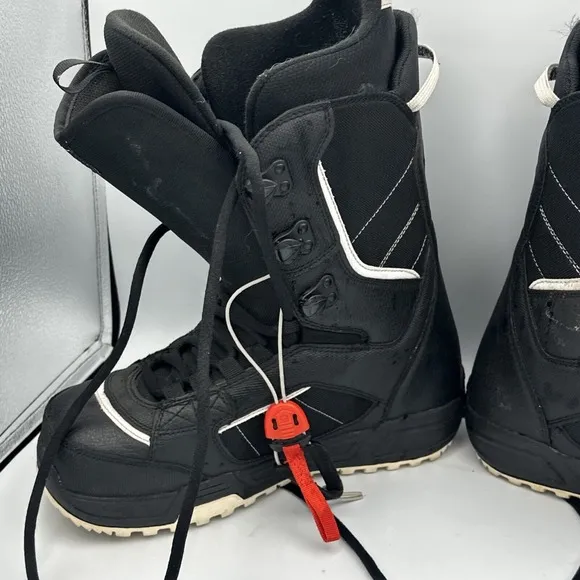 BURTON Invader Black Snowboard Boots Men's Size 8 US Snow Winter Lace Up