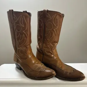 CAT’S PAWS Western Cowboy boots Men’s size 10.5 Cognac Brown Leather color
