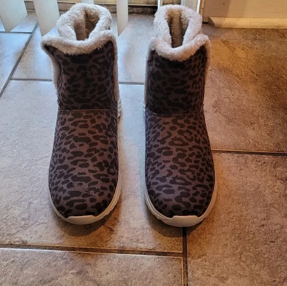 Cheeks Tony Little Gray Whimsgoth Cheetah Print Fit Body Sport Boots Size 9 NWT