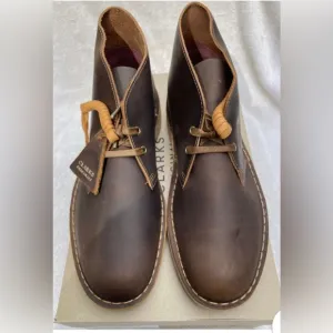 Clarks Men's Brown Leather Desert Boots; Size 11, Beeswax Leather; like new!