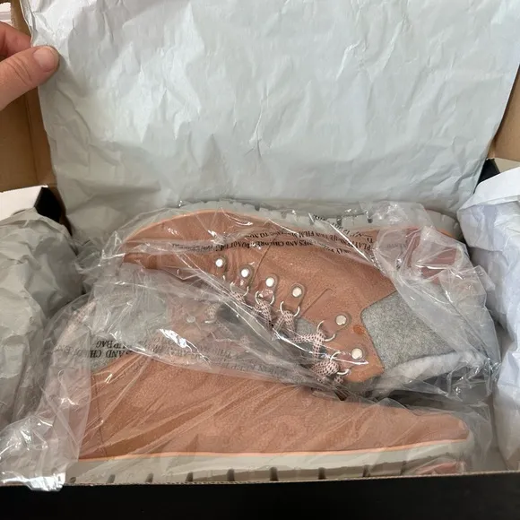 Cole Haan Zerogrand Omni Hiker Waterproof Birch Beige Fleece Lined 7.5