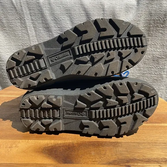 Columbia Big Kids’ Powderbug Plus II Snow Boot Size 4
