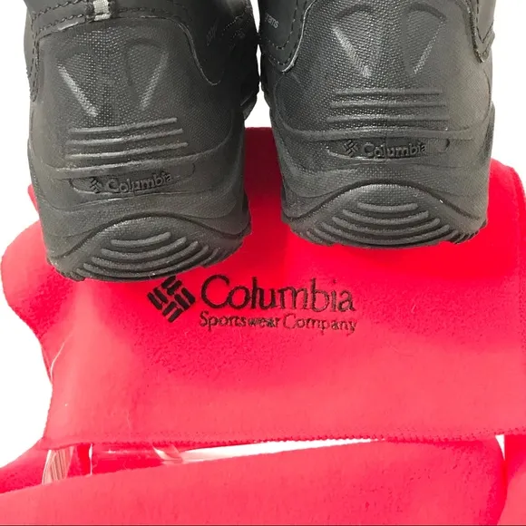 COLUMBIA BLACK SUEDE HIKING BOOTS AND BRAND NEW RED COLUMBIA SCARF SET SIZE 7