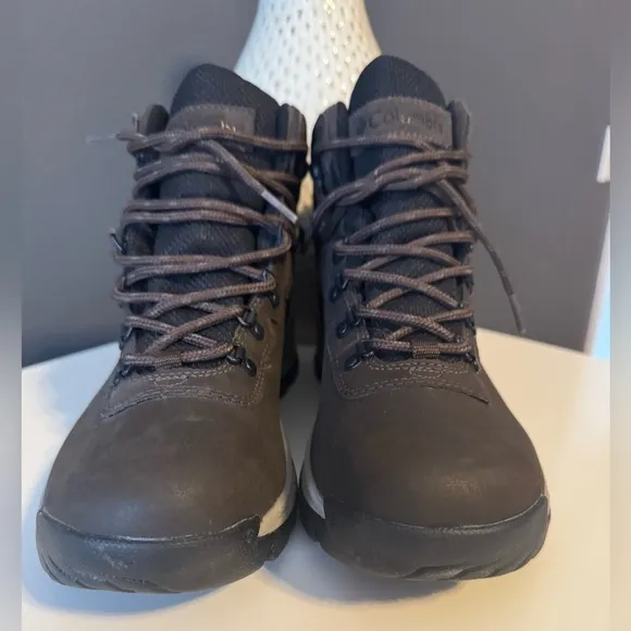 Columbia Womens Newton Ridge Plus Waterproof Brown Hiking Boots. New Size 11.
