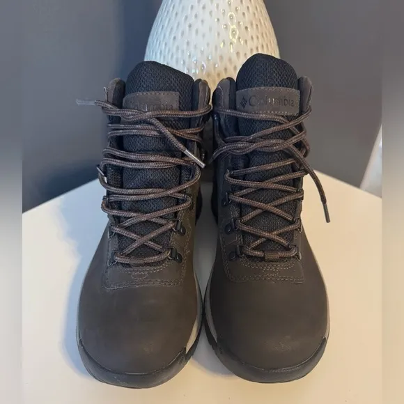 Columbia Womens Newton Ridge Plus Waterproof Brown Hiking Boots. New Size 11.