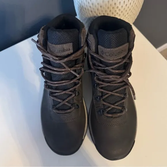 Columbia Womens Newton Ridge Plus Waterproof Brown Hiking Boots. New Size 11.