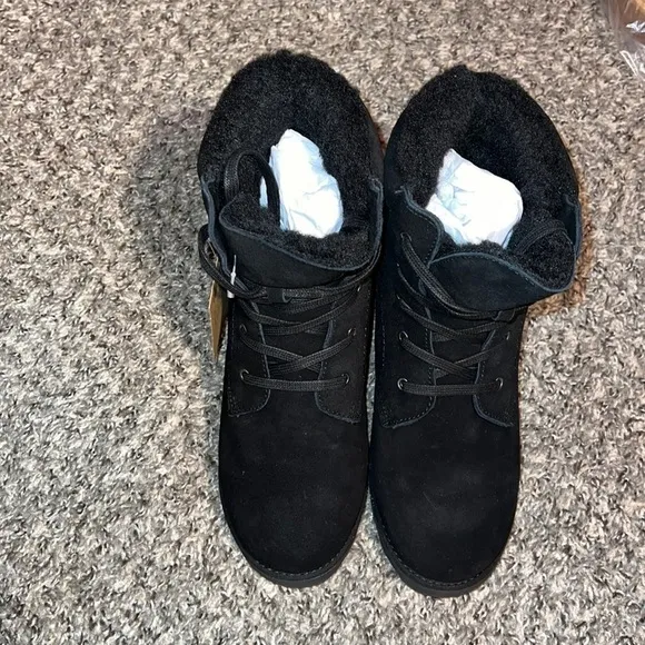 COPY - Bearpaw winter boots Size 8 brand new