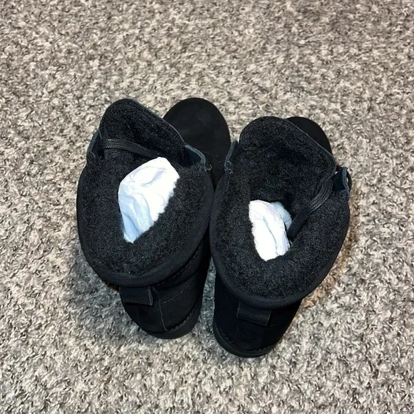COPY - Bearpaw winter boots Size 8 brand new