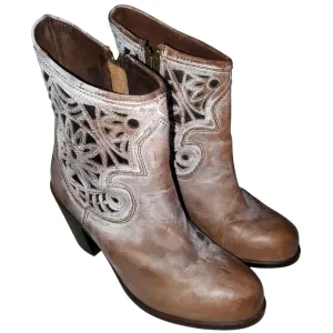 CORRAL Taupe/Beige Distressed Laser Cut Leather Heeled Zip-up Ankle Boots Size 7