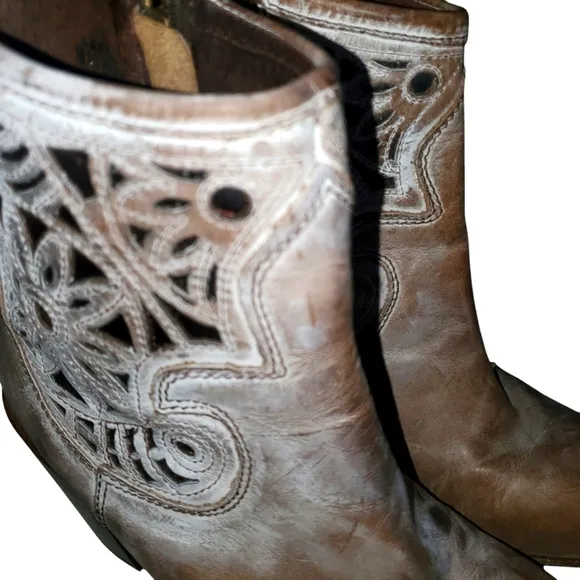CORRAL Taupe/Beige Distressed Laser Cut Leather Heeled Zip-up Ankle Boots Size 7
