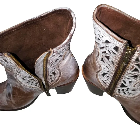 CORRAL Taupe/Beige Distressed Laser Cut Leather Heeled Zip-up Ankle Boots Size 7