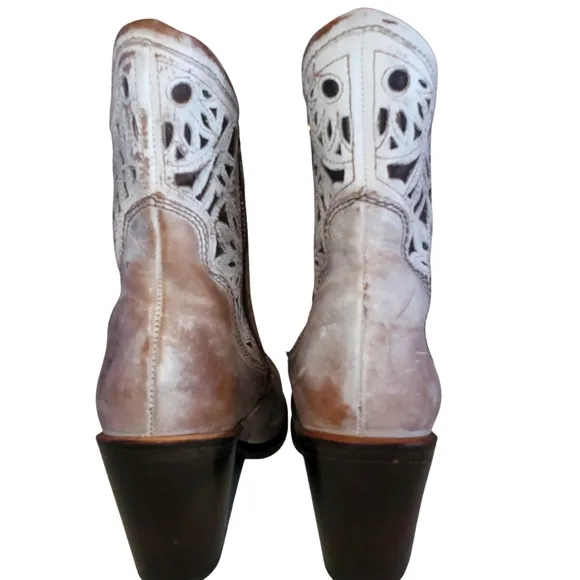 CORRAL Taupe/Beige Distressed Laser Cut Leather Heeled Zip-up Ankle Boots Size 7