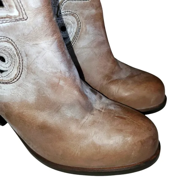 CORRAL Taupe/Beige Distressed Laser Cut Leather Heeled Zip-up Ankle Boots Size 7