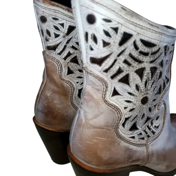 CORRAL Taupe/Beige Distressed Laser Cut Leather Heeled Zip-up Ankle Boots Size 7
