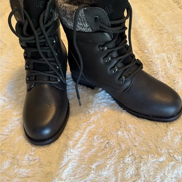 Cougar Derry Black Lace-Up Hiking Ankle Boots. Size 8New in Box.