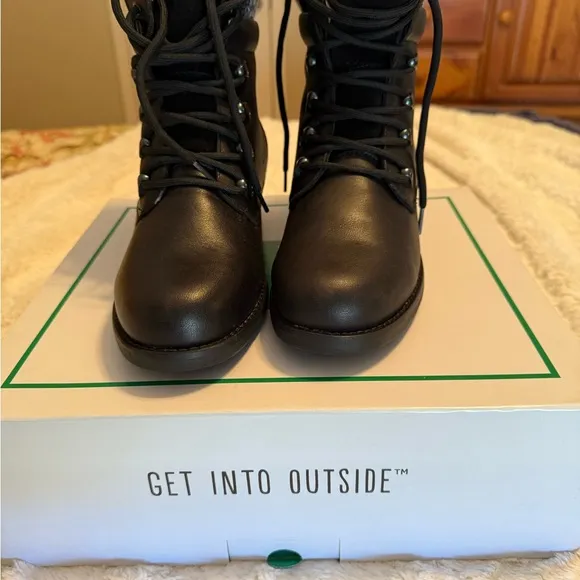 Cougar Derry Black Lace-Up Hiking Ankle Boots. Size 8New in Box.