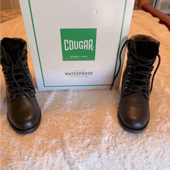 Cougar Derry Black Lace-Up Hiking Ankle Boots. Size 8New in Box.