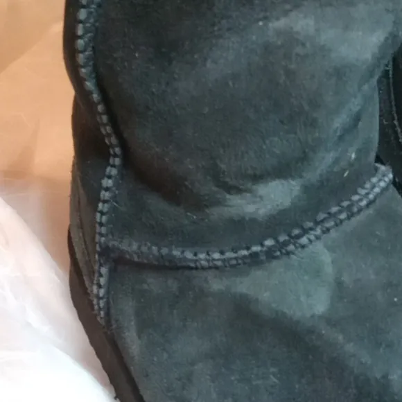 Cozie steps black winter sheepskin boots size 7