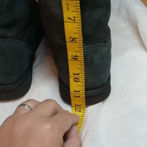 Cozie steps black winter sheepskin boots size 7
