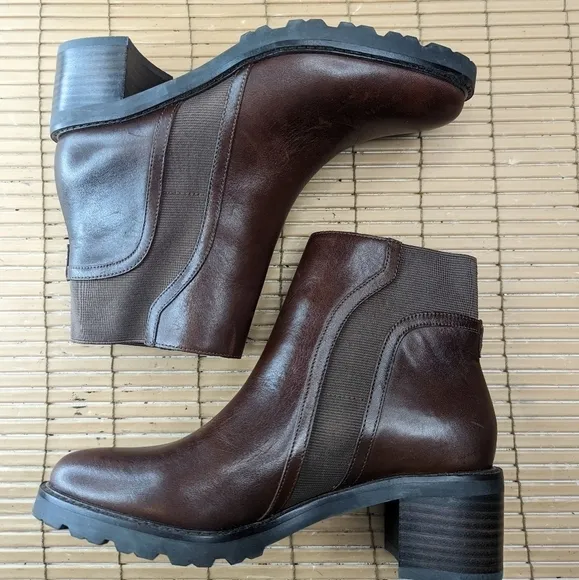 Crown Vintage women's sz 6M brown leather Pull on ankle boots. 2&quot; stacked leathe