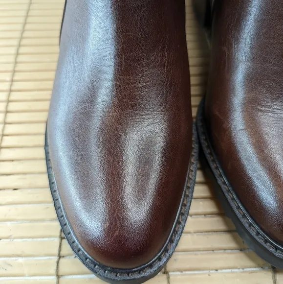 Crown Vintage women's sz 6M brown leather Pull on ankle boots. 2&quot; stacked leathe