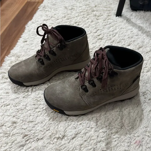 Danner Women’s Inquire Chukka Waterproof Hiking Boots Size 6 NWT