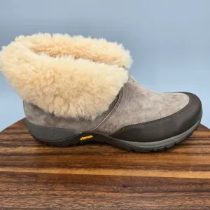 Dansko Boots Women's 9.5 40 Taupe Suede Leather Shearling Trim Fold Winter Snow