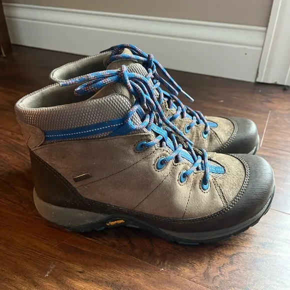 Dansko Paulette Taupe Suede WPF Boot, Hiking/Winter-Size Euro 37, US 6.5/7