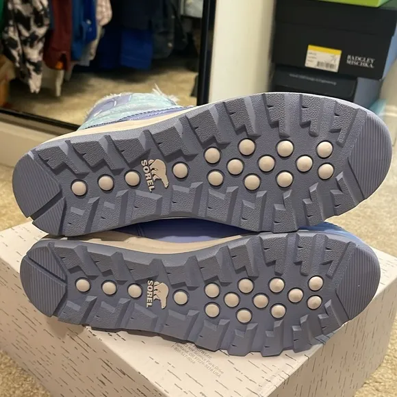 Disney x Sorel frozen winter boots NWT