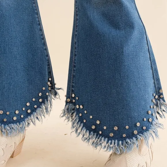 Distressed Fringe Bottom Edge Rhinestone Detailed Denim Jeans