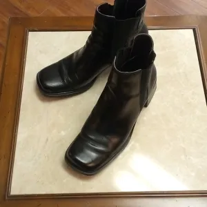 DOCKER Black Square-Heeled Ankle Boots -Sz. 6