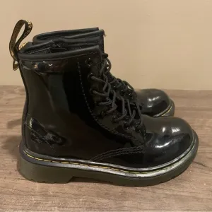 Dr. Doc Martens Boots 1460 Junior Kids AW004 Leather‎ Size US 12 Uk 11