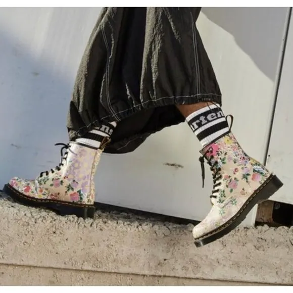 Dr Doc Martens Womens Size 37 US 6 Parchment Beige Floral Print 1460 Boots NEW